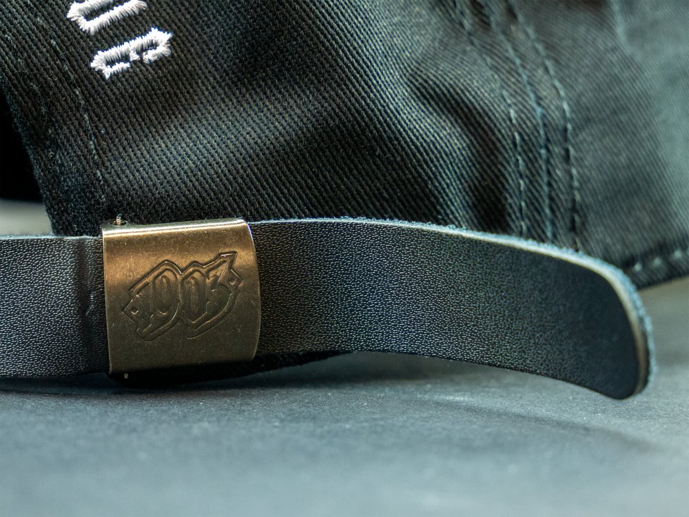 Cap | Buckle with logo embossing