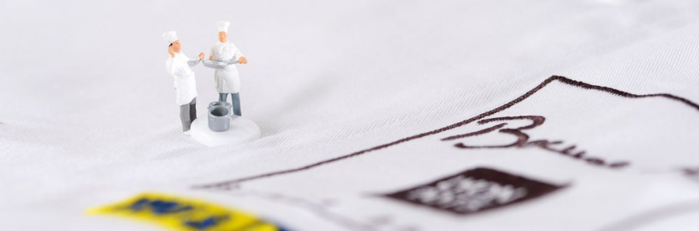 You&Metro | Direct embroidery on chef's jacket